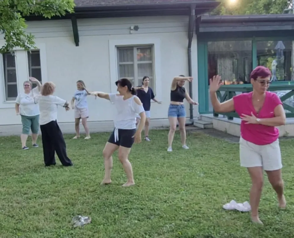 A nyári programok sorát balatoni mini táborunk nyitotta. Július 7-én, hétfőn „költöztünk be” a Regens Wagner Otthon és Vendégházba Balatonmáriafürdőn.