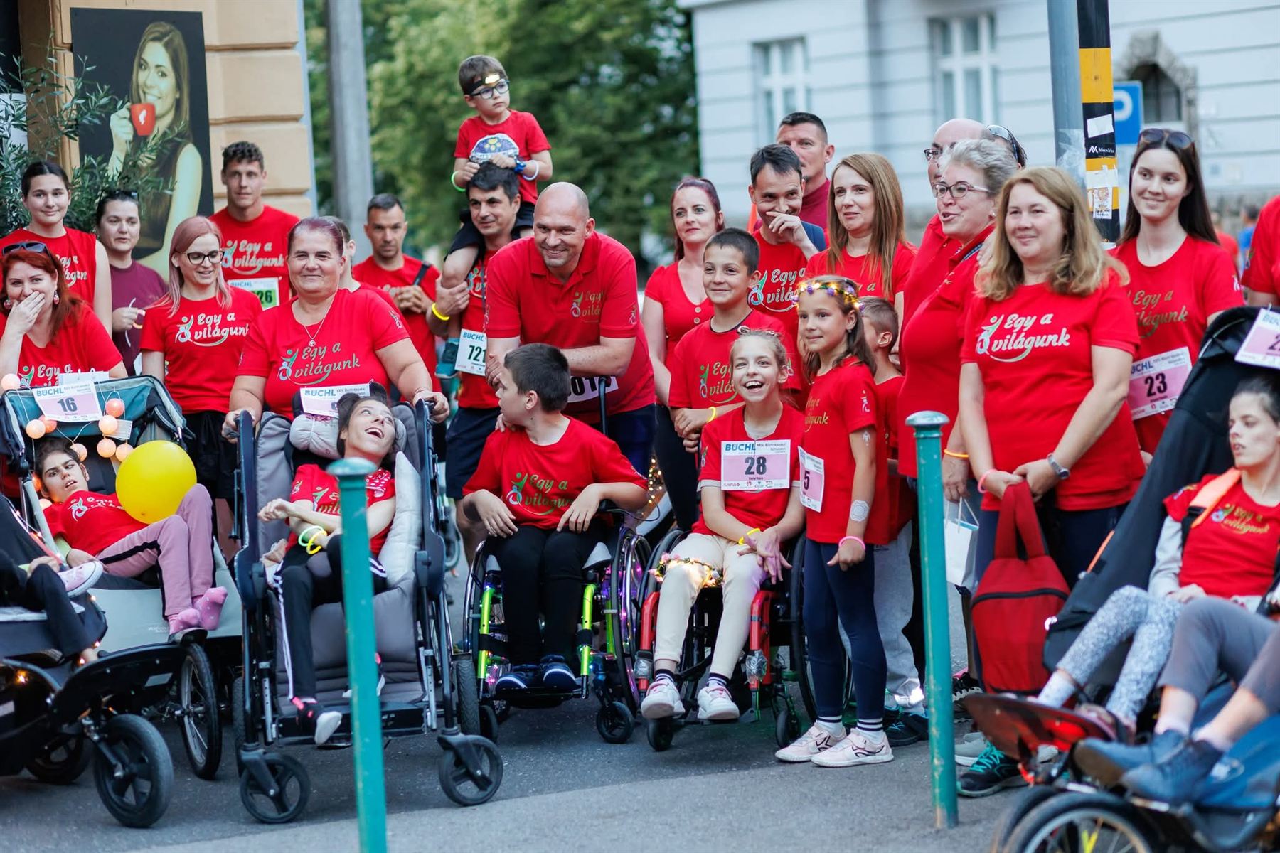 The foundation's large community together before the race
