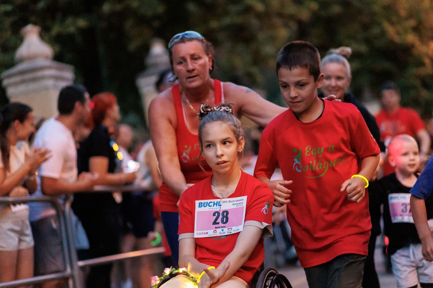 Children moving together during the night run